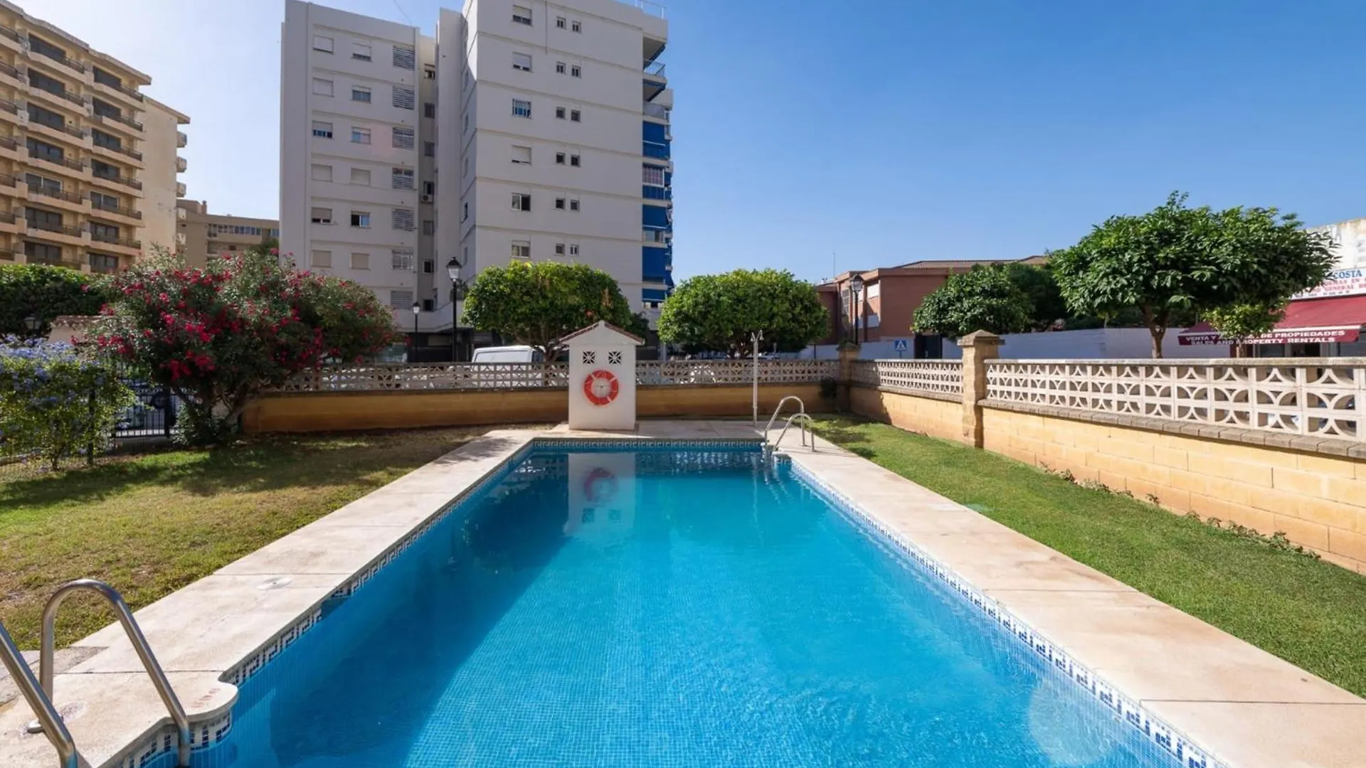 Charming Apartment For Rent In The Heart Of フエンヒロラ